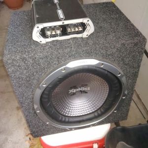 Kicker amp and 12 in sub inclosed box 👀🤑